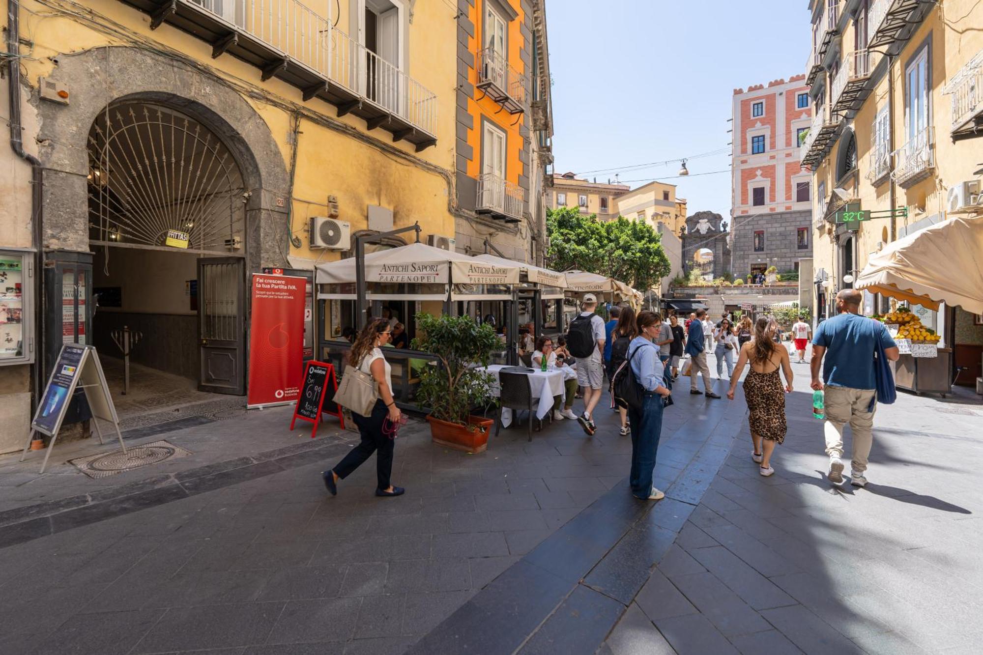 Aristocrat Chiaia Bridge Daire Napoli Dış mekan fotoğraf